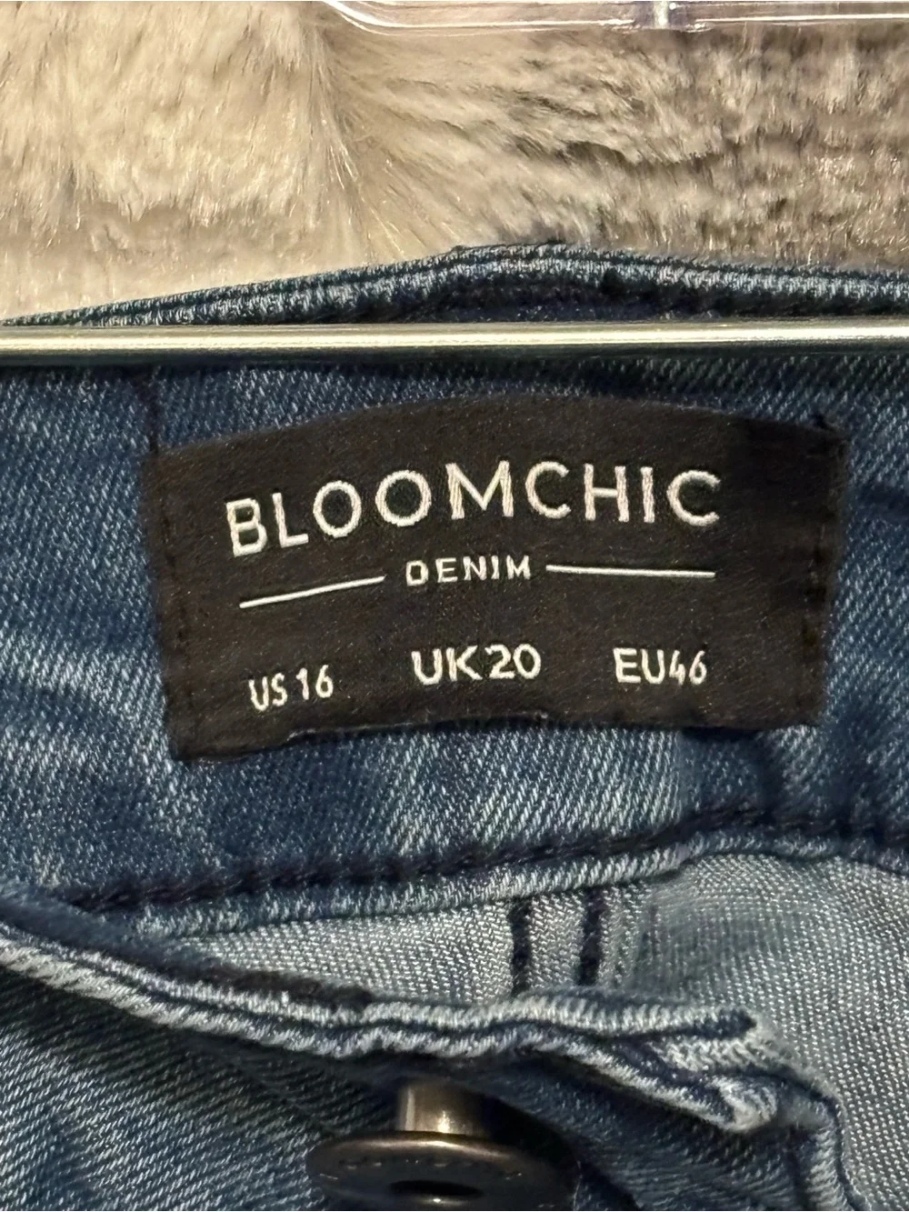 BloomChic Crop Denim Jeans in Medium Blue size 16